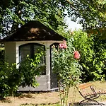 Saniertes Gutshaus Mit Komfort Und Privater Sauna 아파트 *