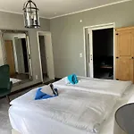 아파트 Saniertes Gutshaus Mit Komfort Und Privater Sauna Neu Gaarz