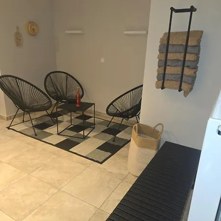 아파트 Saniertes Gutshaus Mit Komfort Und Privater Sauna Neu Gaarz