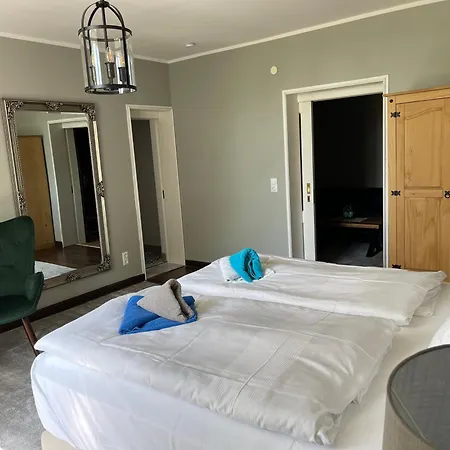 아파트 Saniertes Gutshaus Mit Komfort Und Privater Sauna Neu Gaarz